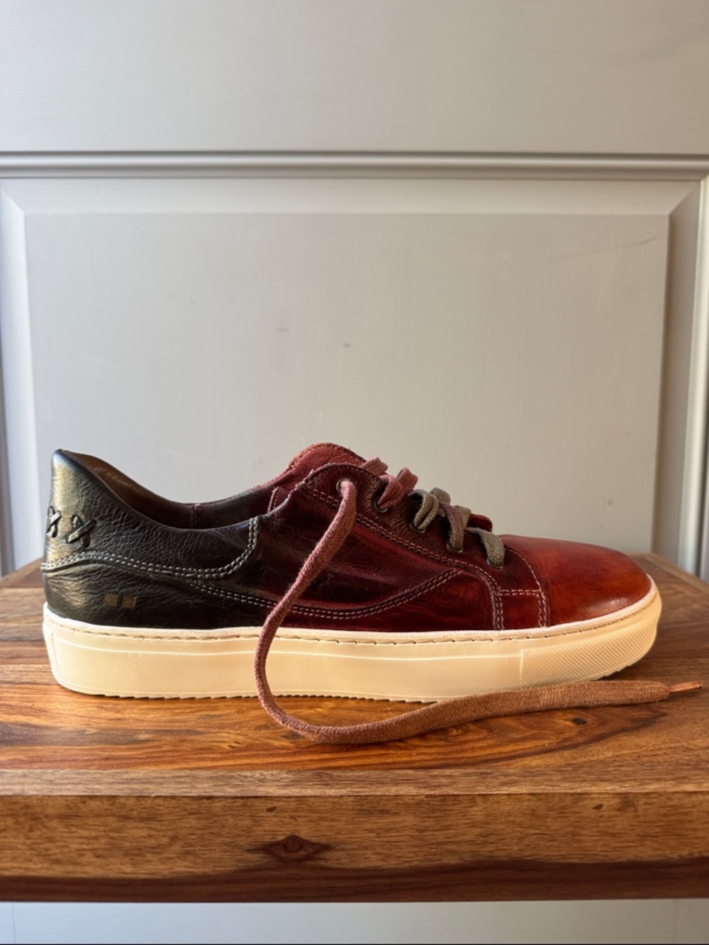 New Right Shoe Single Size 10 Women’s Bed Stu Leather Sneaker in Burgundy Black